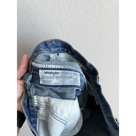 Wrangler Denim High Rise Shorts Women’s Size 33 Med Wash Raw Hem Rodeo Western - Picture 7 of 9